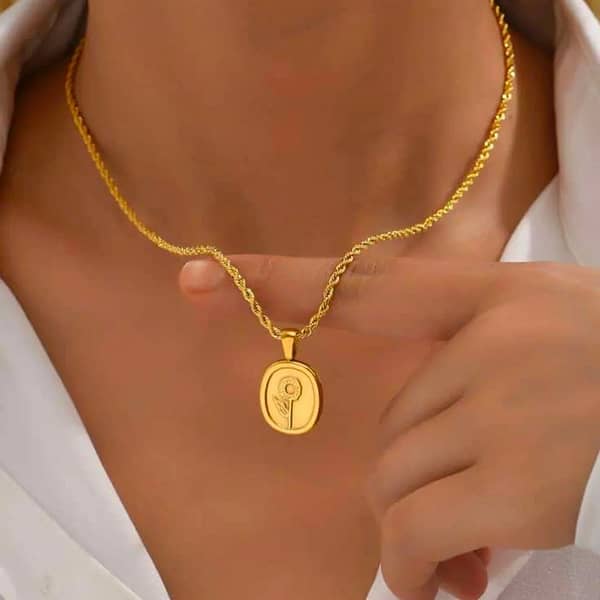 Viby Rose Necklace
